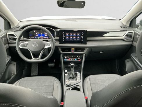 New 2025 Volkswagen Taos SE image 10