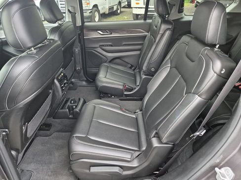 Used 2023 Jeep Grand Cherokee L Limited w/ Black Appearance Package AWD/4WD image 23