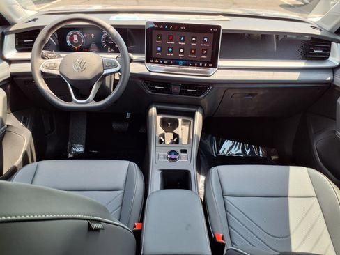 New 2025 Volkswagen Tiguan SE image 12