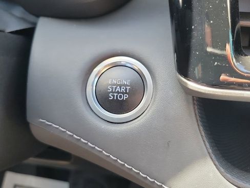 Used 2021 Toyota Highlander XLE image 24