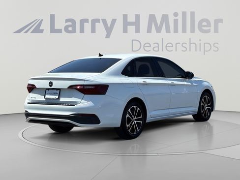 Used 2024 Volkswagen Jetta Sport FWD image 6