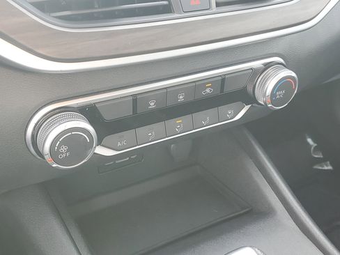 Used 2025 Nissan Altima 2.5 SV image 31