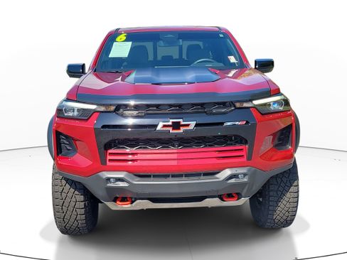 Used 2026 Chevrolet Colorado ZR2 w/ Technology Package AWD/4WD image 2