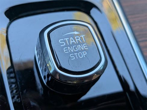 Certified 2023 Volvo XC60 B5 Plus w/ Protection Package Premier image 31