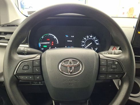 Used 2024 Toyota Sienna LE FWD image 16