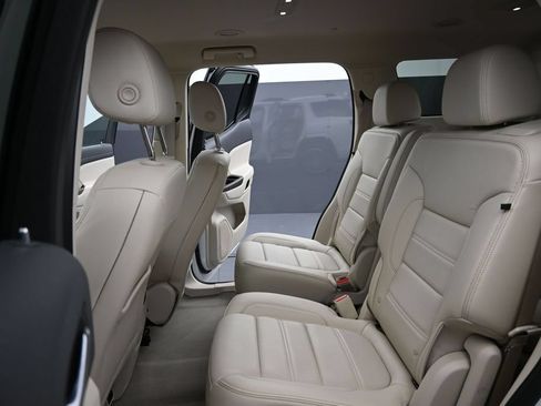 Used 2023 GMC Acadia Denali AWD/4WD image 19