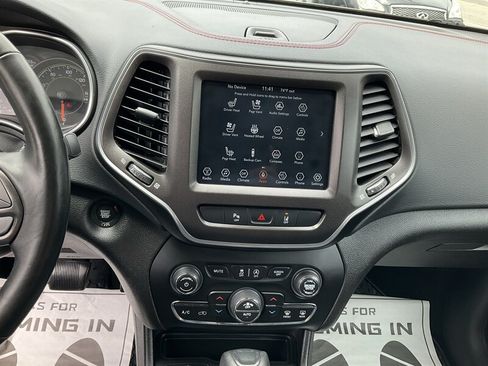 Used 2021 Jeep Cherokee Trailhawk w/ Premium Leather Package AWD/4WD image 28