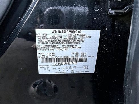 Used 2009 Lincoln MKS image 19