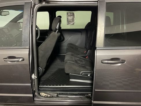 Used 2017 Dodge Grand Caravan SE FWD image 26