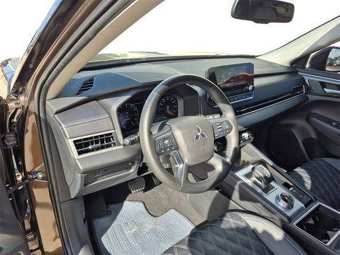 Used 2024 Mitsubishi Outlander SEL image 15