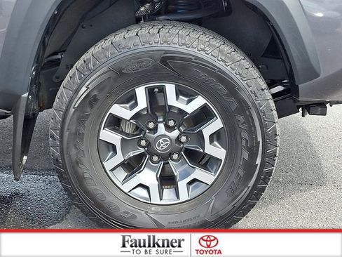 Used 2020 Toyota Tacoma TRD Off-Road w/ TRD Premium Off Road Package AWD/4WD image 8