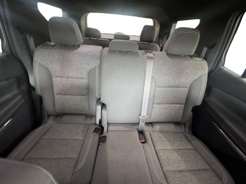 Used 2024 Chevrolet Traverse LS FWD image 17