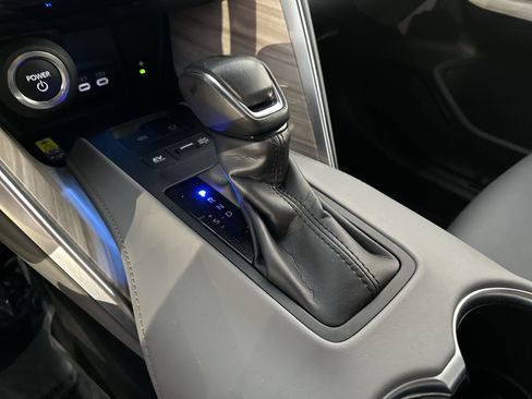 Used 2024 Toyota Venza XLE image 20