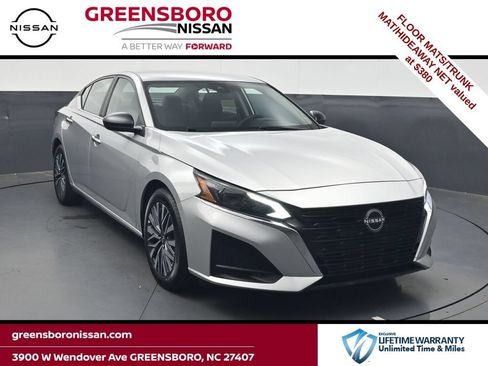 Used 2025 Nissan Altima 2.5 SV FWD image 1