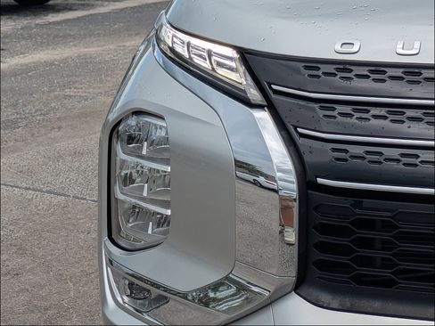 Used 2024 Mitsubishi Outlander SEL FWD image 11