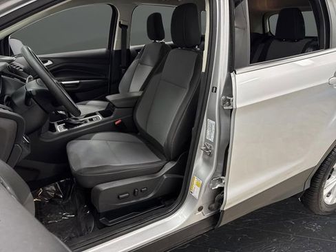Used 2019 Ford Escape SE image 4