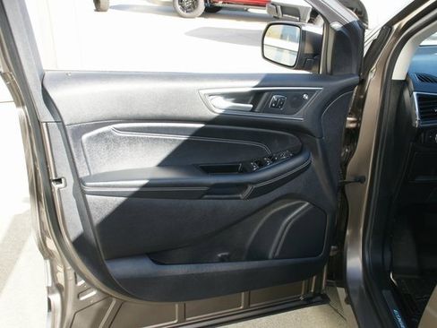 Used 2019 Ford Edge Titanium image 13