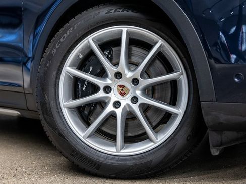 Certified 2025 Porsche Cayenne S image 17