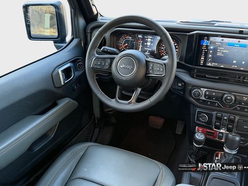 Used 2025 Jeep Gladiator Mojave AWD/4WD image 15