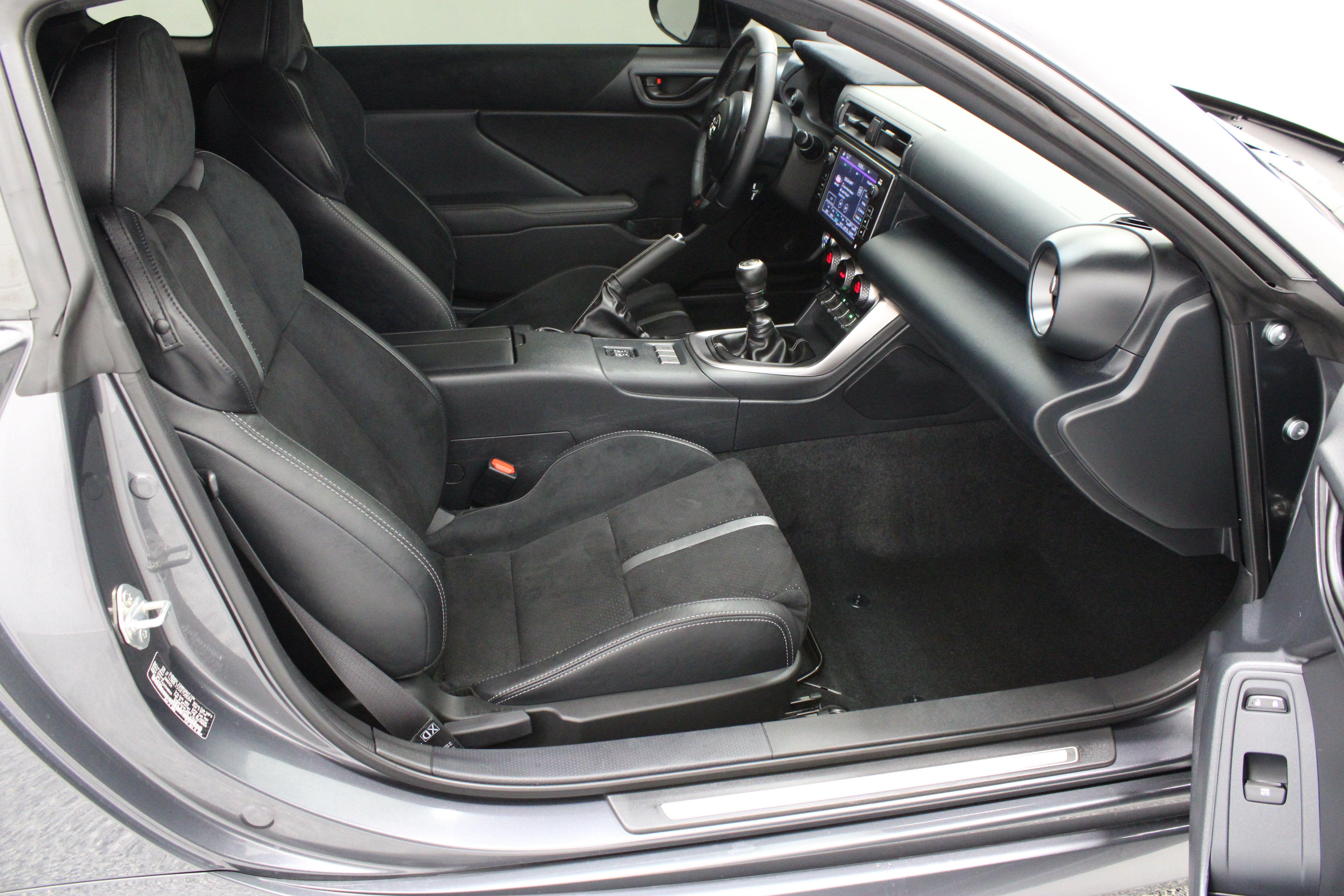 Used 2025 Toyota GR86 Premium RWD image 31