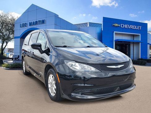 Used 2024 Chrysler Voyager LX FWD image 2