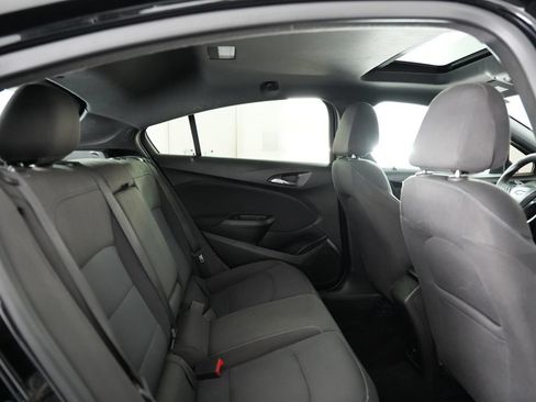 Used 2018 Chevrolet Cruze LT w/ Sun And Sound Package FWD image 38