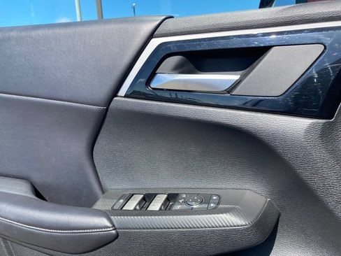 Used 2025 Mitsubishi Outlander SE FWD image 14