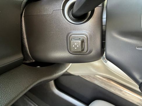 Used 2019 Chevrolet Tahoe LT w/ Luxury Package RWD image 26