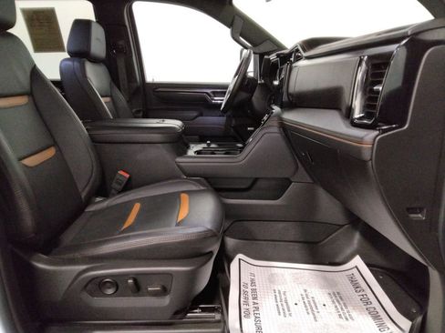 Used 2025 GMC Sierra 2500 AT4 image 42