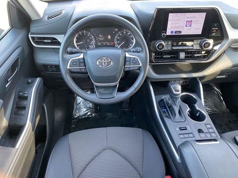 Used 2024 Toyota Highlander LE image 22