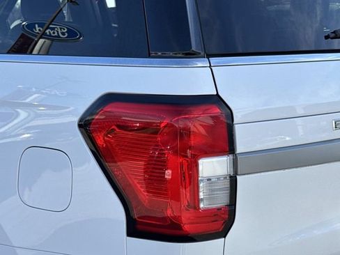 Used 2024 Ford Expedition XLT image 9