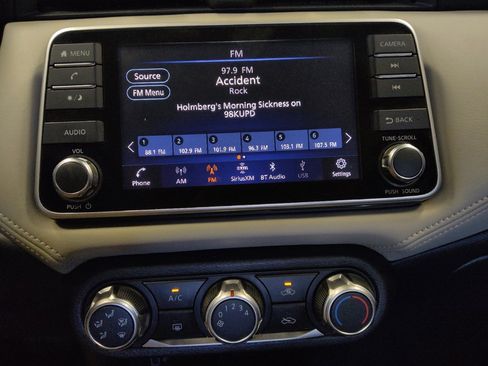Used 2020 Nissan Versa SV FWD image 25