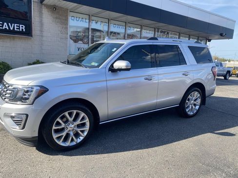 Used 2019 Ford Expedition Limited w/ Equipment Group 302A AWD/4WD image 4