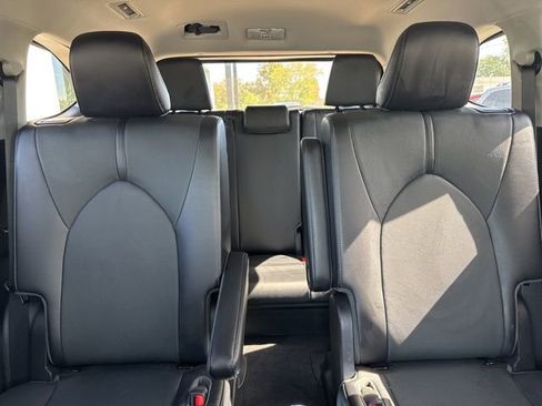 Used 2023 Toyota Highlander Limited image 14