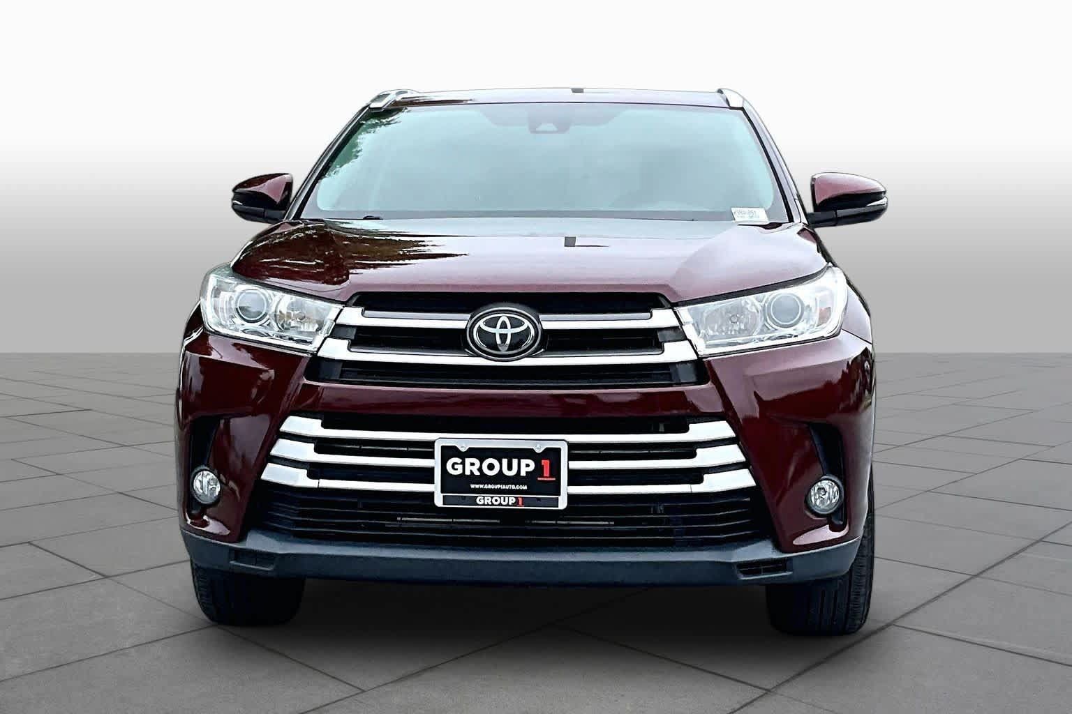 Used 2019 Toyota Highlander XLE AWD/4WD image 4