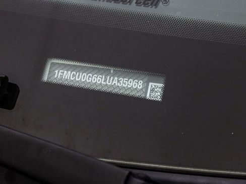 Used 2020 Ford Escape SE image 27