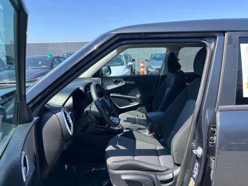 Used 2025 Kia Soul LX w/ LX Technology Package image 25