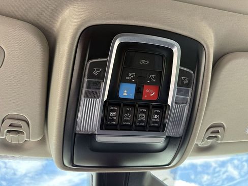 New 2026 RAM 1500 Laramie AWD/4WD image 17