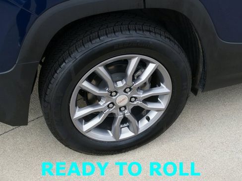 Used 2023 GMC Terrain SLT image 10