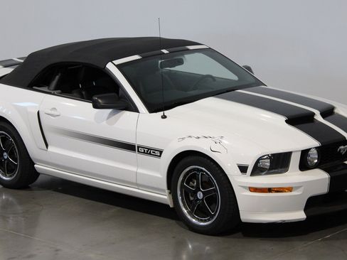 Used 2007 Ford Mustang GT RWD image 16