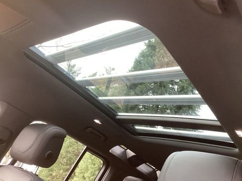 Used 2022 Land Rover Defender 110 X image 4