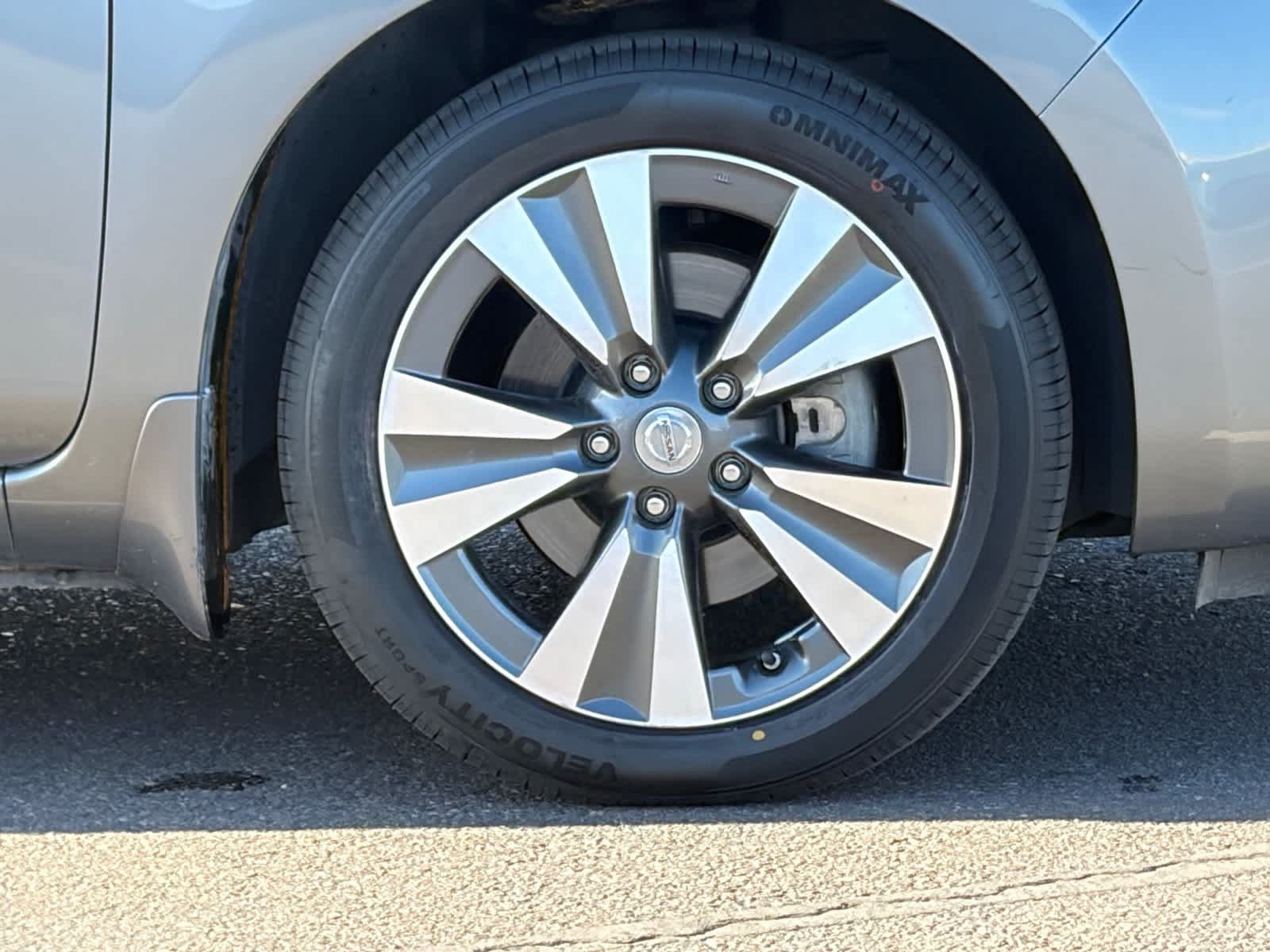 Used 2015 Nissan Leaf SL FWD image 9