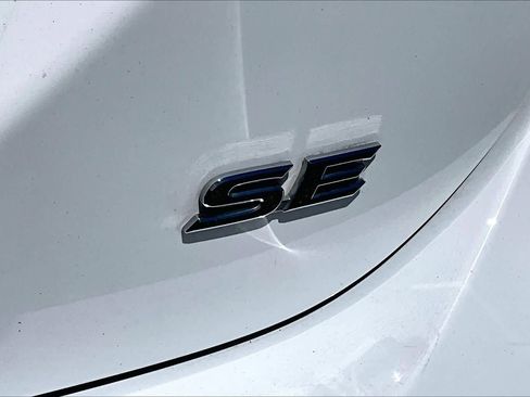 Used 2022 Toyota Camry SE FWD image 9
