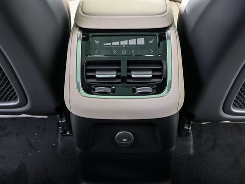 New 2026 Volvo XC90 T8 Ultra w/ Protection Package Premier AWD/4WD image 17