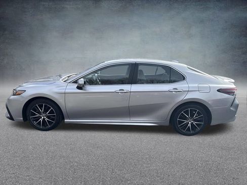 Used 2024 Toyota Camry SE image 9