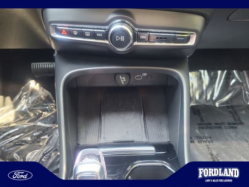 Used 2023 Volvo XC40 B5 Ultimate w/ Climate Package AWD/4WD image 31