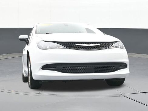 Used 2022 Chrysler Voyager LX FWD image 57