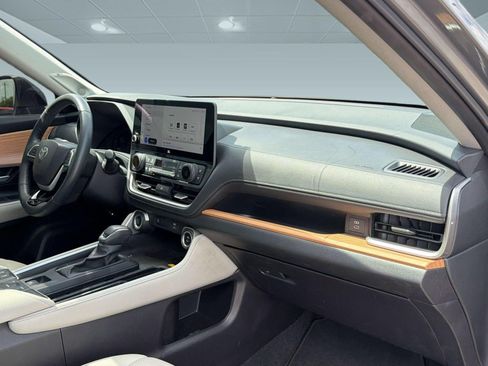 Used 2025 Toyota Grand Highlander FWD image 31