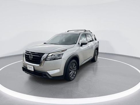 Certified 2024 Nissan Pathfinder SV AWD/4WD image 4