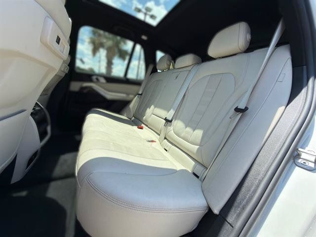 Used 2022 BMW X5 sDrive40i w/ M Sport Package RWD image 11